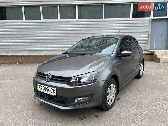 Серый Фольксваген Поло, объемом двигателя 1.39 л и пробегом 128 тыс. км за 6500 $, фото 1 на Automoto.ua