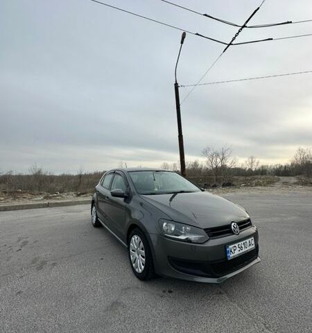 Серый Фольксваген Поло, объемом двигателя 1.2 л и пробегом 273 тыс. км за 5600 $, фото 1 на Automoto.ua