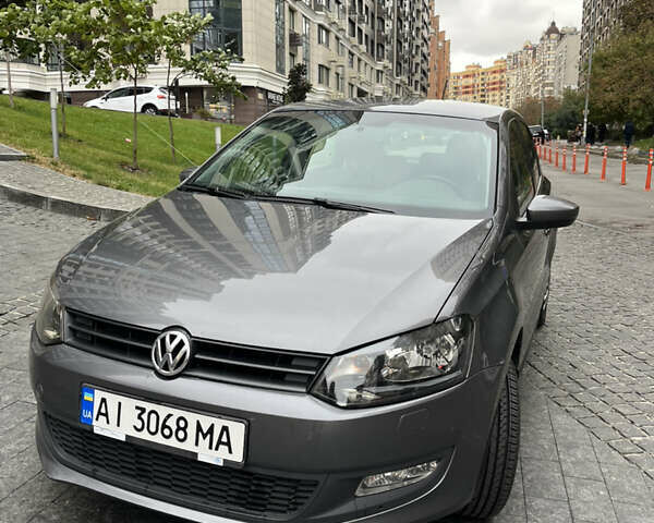 Сірий Фольксваген Поло, об'ємом двигуна 1.39 л та пробігом 185 тис. км за 7600 $, фото 1 на Automoto.ua