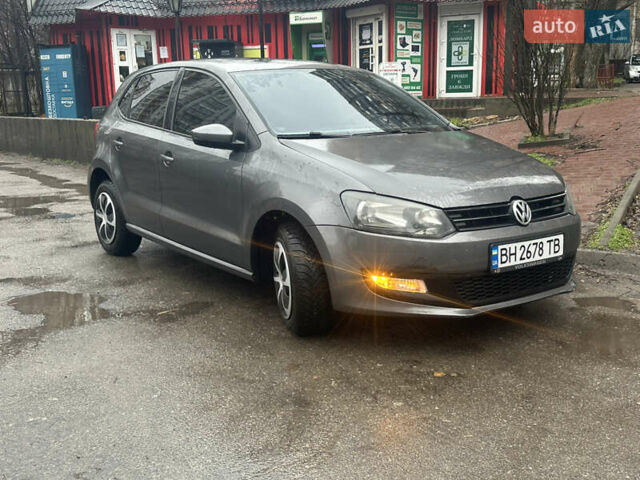 Серый Фольксваген Поло, объемом двигателя 1.2 л и пробегом 220 тыс. км за 4900 $, фото 1 на Automoto.ua