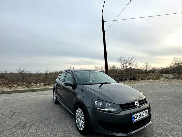 Серый Фольксваген Поло, объемом двигателя 1.2 л и пробегом 273 тыс. км за 5700 $, фото 1 на Automoto.ua