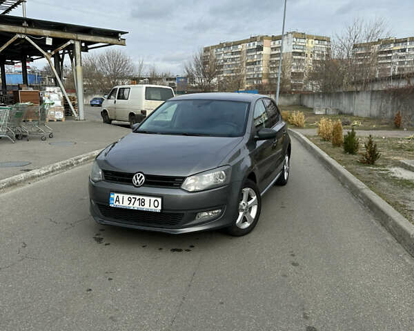 Серый Фольксваген Поло, объемом двигателя 1.2 л и пробегом 229 тыс. км за 5500 $, фото 1 на Automoto.ua