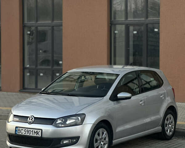 Серый Фольксваген Поло, объемом двигателя 1.2 л и пробегом 200 тыс. км за 5299 $, фото 1 на Automoto.ua