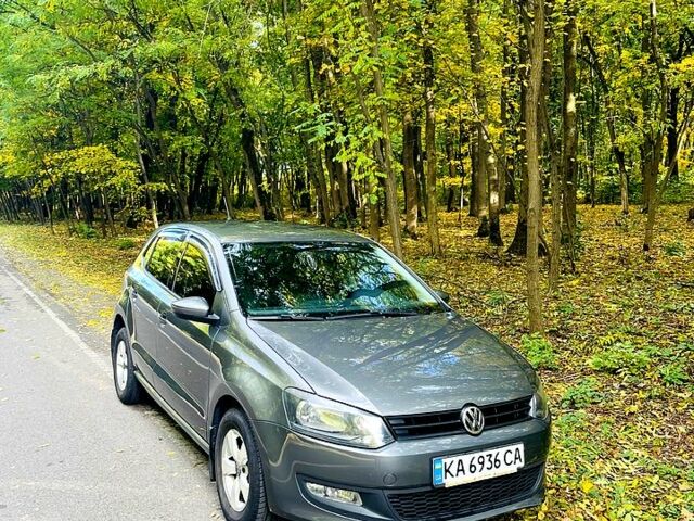 Серый Фольксваген Поло, объемом двигателя 1.4 л и пробегом 160 тыс. км за 7500 $, фото 1 на Automoto.ua