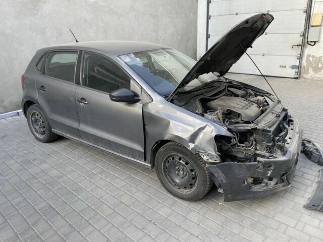 Серый Фольксваген Поло, объемом двигателя 1.2 л и пробегом 178 тыс. км за 2305 $, фото 1 на Automoto.ua