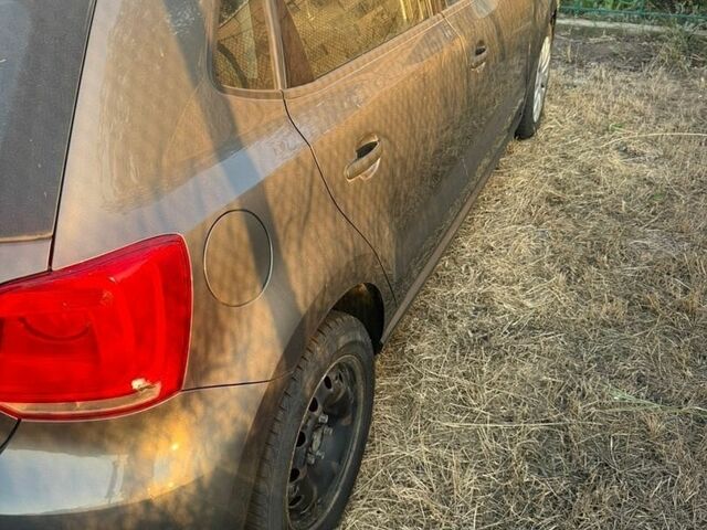 Сірий Фольксваген Поло, об'ємом двигуна 1.2 л та пробігом 180 тис. км за 5400 $, фото 1 на Automoto.ua