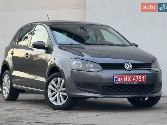 Серый Фольксваген Поло, объемом двигателя 1.2 л и пробегом 199 тыс. км за 8900 $, фото 1 на Automoto.ua