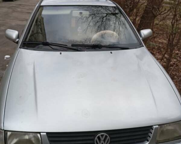 Серый Фольксваген Поло, объемом двигателя 1.39 л и пробегом 240 тыс. км за 2100 $, фото 1 на Automoto.ua