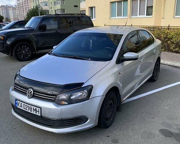 Серый Фольксваген Поло, объемом двигателя 1.6 л и пробегом 300 тыс. км за 4200 $, фото 1 на Automoto.ua
