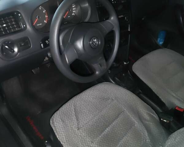 Серый Фольксваген Поло, объемом двигателя 1.6 л и пробегом 180 тыс. км за 7000 $, фото 1 на Automoto.ua