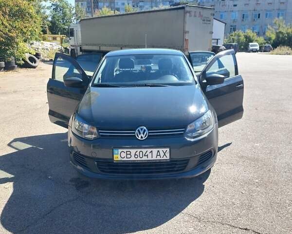 Сірий Фольксваген Поло, об'ємом двигуна 1.6 л та пробігом 295 тис. км за 6000 $, фото 1 на Automoto.ua