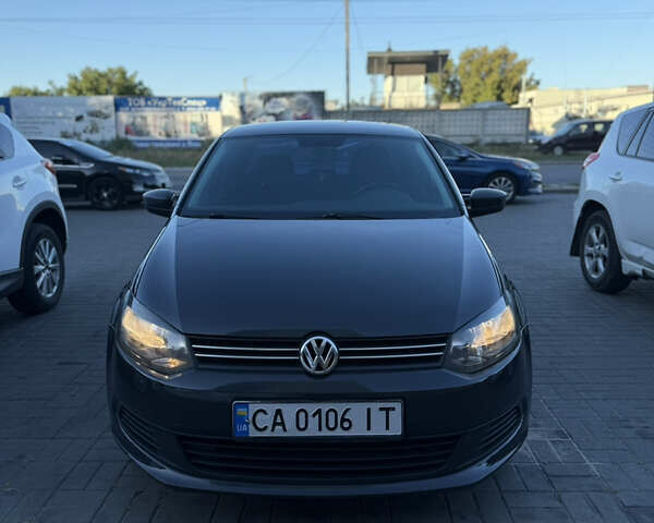 Серый Фольксваген Поло, объемом двигателя 1.6 л и пробегом 215 тыс. км за 8300 $, фото 1 на Automoto.ua