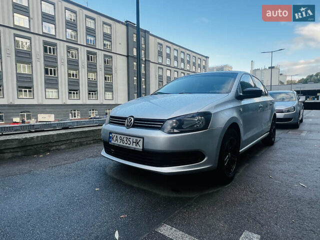 Серый Фольксваген Поло, объемом двигателя 1.6 л и пробегом 319 тыс. км за 5000 $, фото 1 на Automoto.ua