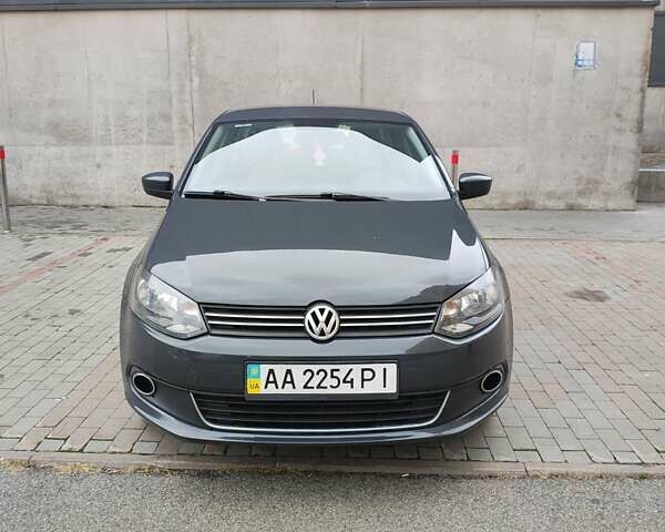Серый Фольксваген Поло, объемом двигателя 1.6 л и пробегом 207 тыс. км за 7200 $, фото 1 на Automoto.ua