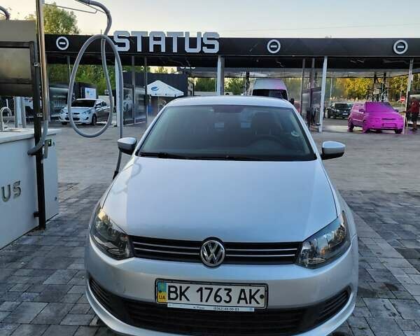 Серый Фольксваген Поло, объемом двигателя 1.6 л и пробегом 123 тыс. км за 7000 $, фото 1 на Automoto.ua