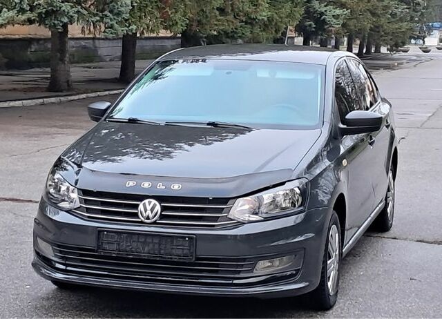 Серый Фольксваген Поло, объемом двигателя 1.6 л и пробегом 83 тыс. км за 8900 $, фото 1 на Automoto.ua