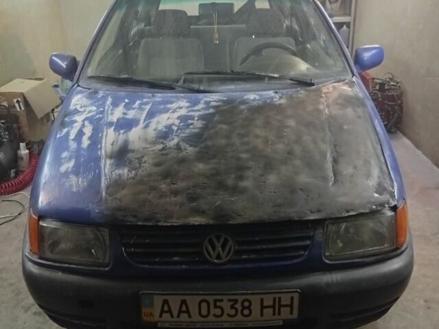 Синій Фольксваген Поло, об'ємом двигуна 1 л та пробігом 150 тис. км за 400 $, фото 1 на Automoto.ua