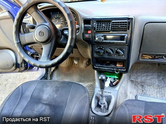 Синий Фольксваген Поло, объемом двигателя 1 л и пробегом 350 тыс. км за 1500 $, фото 1 на Automoto.ua