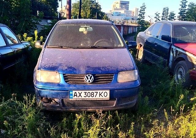 Синий Фольксваген Поло, объемом двигателя 1.4 л и пробегом 224 тыс. км за 1700 $, фото 1 на Automoto.ua