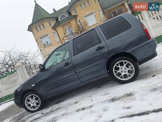 Синий Фольксваген Поло, объемом двигателя 1.4 л и пробегом 249 тыс. км за 2000 $, фото 1 на Automoto.ua