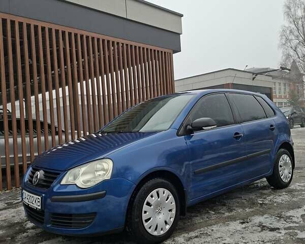 Синий Фольксваген Поло, объемом двигателя 1.4 л и пробегом 235 тыс. км за 5800 $, фото 1 на Automoto.ua