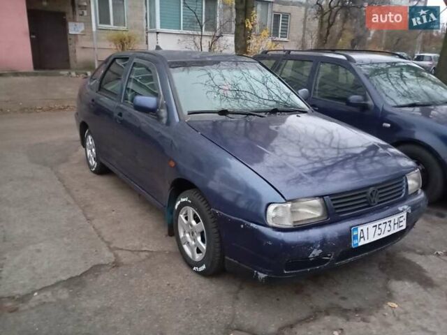 Синий Фольксваген Поло, объемом двигателя 1.4 л и пробегом 349 тыс. км за 1800 $, фото 1 на Automoto.ua