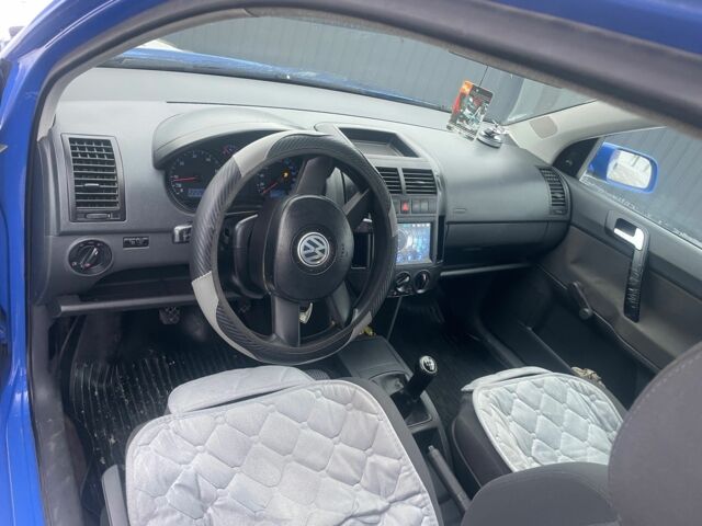 Синий Фольксваген Поло, объемом двигателя 1.2 л и пробегом 332 тыс. км за 2100 $, фото 1 на Automoto.ua