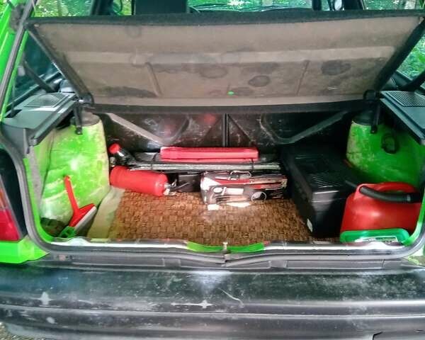 Зелений Фольксваген Поло, об'ємом двигуна 1 л та пробігом 149 тис. км за 2100 $, фото 1 на Automoto.ua