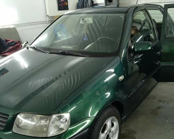 Зеленый Фольксваген Поло, объемом двигателя 1 л и пробегом 238 тыс. км за 3200 $, фото 1 на Automoto.ua