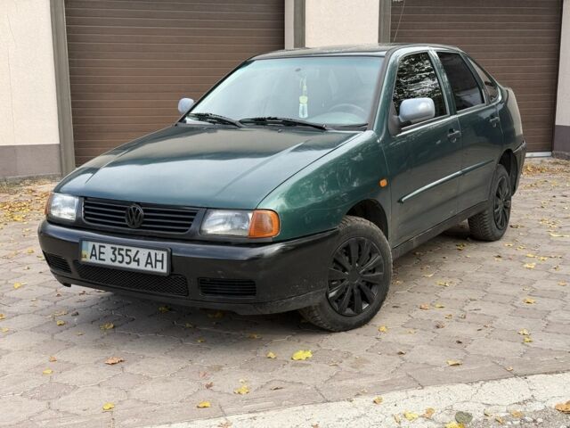 Зеленый Фольксваген Поло, объемом двигателя 1.4 л и пробегом 555 тыс. км за 1375 $, фото 1 на Automoto.ua