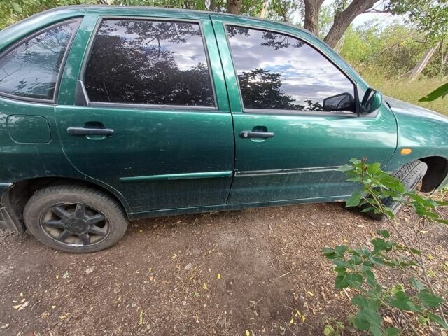 Зелений Фольксваген Поло, об'ємом двигуна 2 л та пробігом 220 тис. км за 1150 $, фото 1 на Automoto.ua