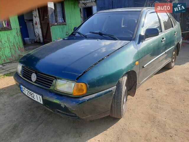 Зеленый Фольксваген Поло, объемом двигателя 1.39 л и пробегом 200 тыс. км за 1100 $, фото 1 на Automoto.ua