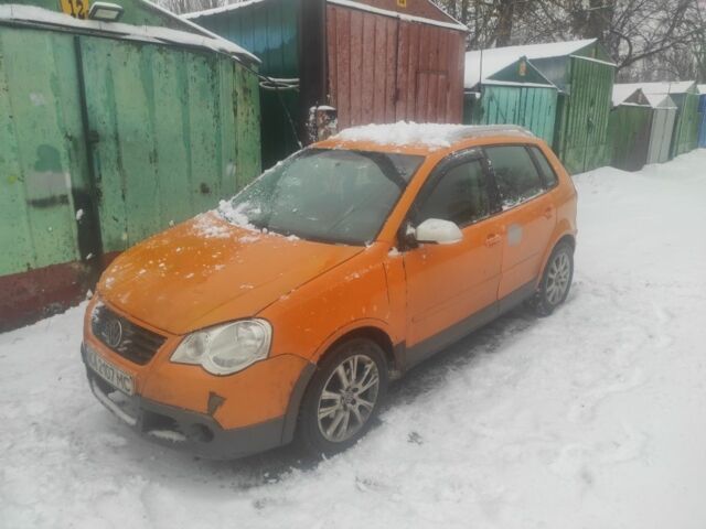 Оранжевый Фольксваген Поло, объемом двигателя 1.6 л и пробегом 200 тыс. км за 3200 $, фото 1 на Automoto.ua