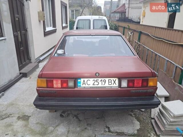 Красный Фольксваген Сантана, объемом двигателя 1.8 л и пробегом 320 тыс. км за 650 $, фото 1 на Automoto.ua