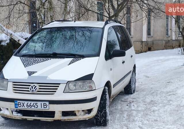 Белый Фольксваген Шаран, объемом двигателя 1.9 л и пробегом 298 тыс. км за 3399 $, фото 1 на Automoto.ua