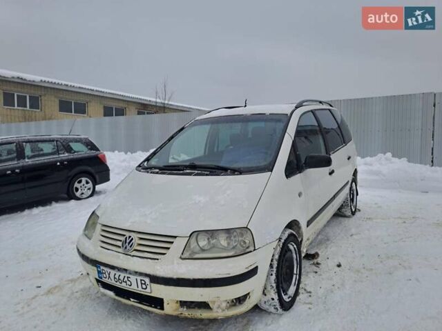 Белый Фольксваген Шаран, объемом двигателя 1.9 л и пробегом 500 тыс. км за 3500 $, фото 1 на Automoto.ua