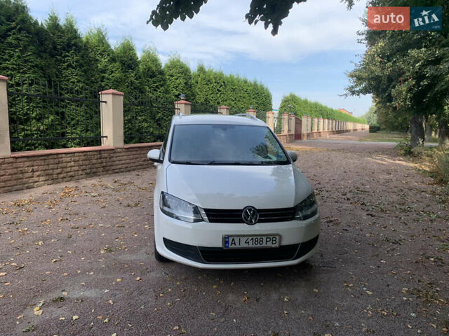 Белый Фольксваген Шаран, объемом двигателя 2 л и пробегом 330 тыс. км за 11700 $, фото 1 на Automoto.ua