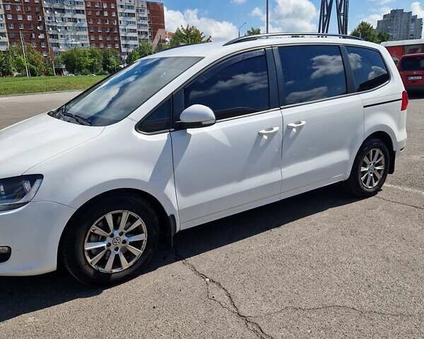 Белый Фольксваген Шаран, объемом двигателя 1.97 л и пробегом 314 тыс. км за 11500 $, фото 1 на Automoto.ua