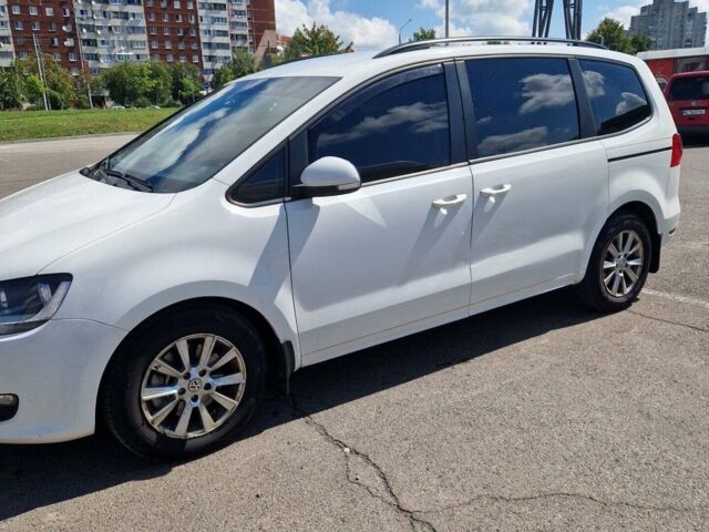 Белый Фольксваген Шаран, объемом двигателя 2 л и пробегом 314 тыс. км за 10500 $, фото 1 на Automoto.ua