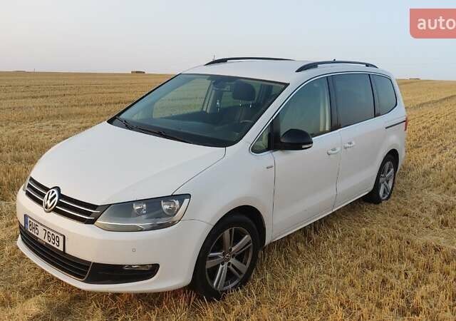 Белый Фольксваген Шаран, объемом двигателя 1.4 л и пробегом 245 тыс. км за 9920 $, фото 1 на Automoto.ua