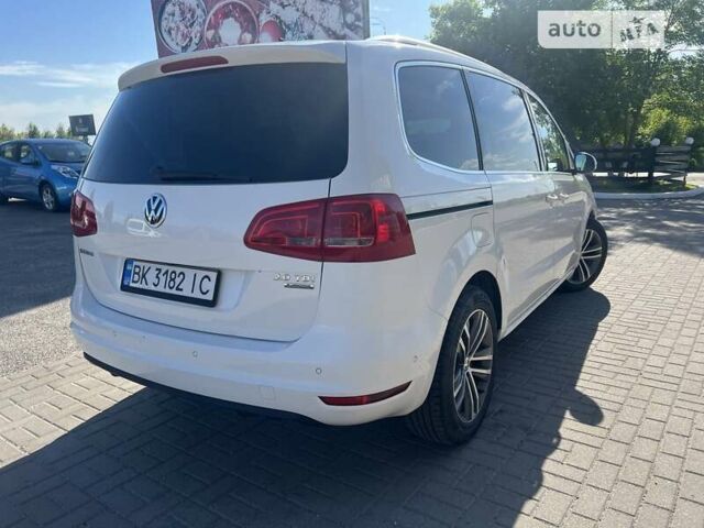 Білий Фольксваген Шаран, об'ємом двигуна 2 л та пробігом 299 тис. км за 13700 $, фото 1 на Automoto.ua