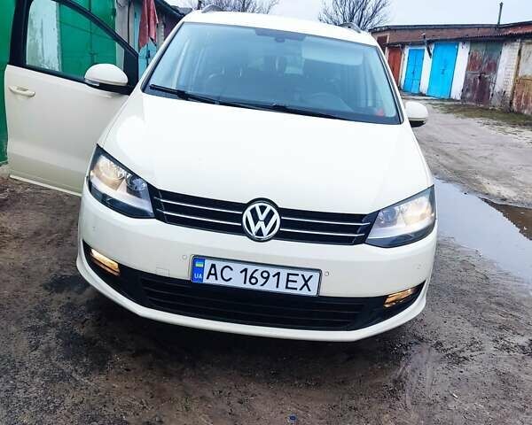 Бежевый Фольксваген Шаран, объемом двигателя 1.97 л и пробегом 324 тыс. км за 12500 $, фото 1 на Automoto.ua