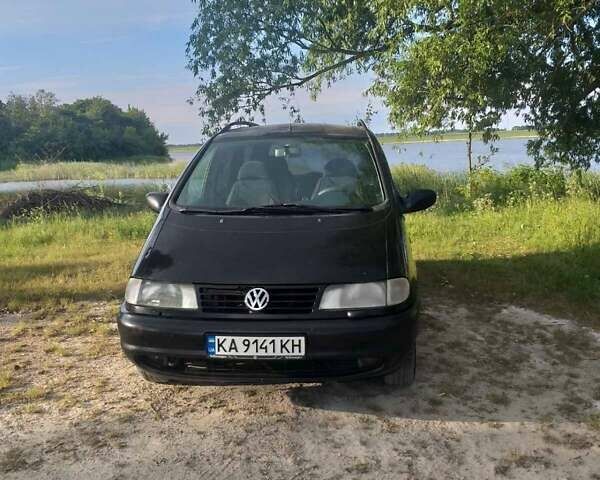 Черный Фольксваген Шаран, объемом двигателя 2.8 л и пробегом 380 тыс. км за 2400 $, фото 1 на Automoto.ua