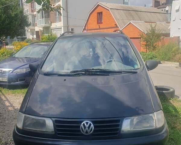 Черный Фольксваген Шаран, объемом двигателя 1.98 л и пробегом 350 тыс. км за 2800 $, фото 1 на Automoto.ua