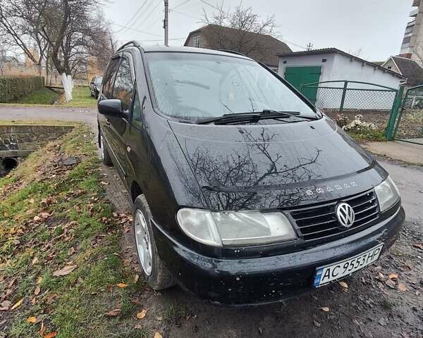 Черный Фольксваген Шаран, объемом двигателя 1.9 л и пробегом 405 тыс. км за 3450 $, фото 1 на Automoto.ua