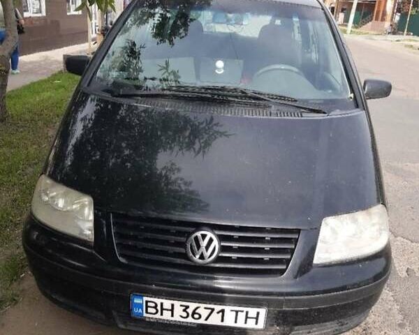 Черный Фольксваген Шаран, объемом двигателя 1.9 л и пробегом 300 тыс. км за 4500 $, фото 1 на Automoto.ua