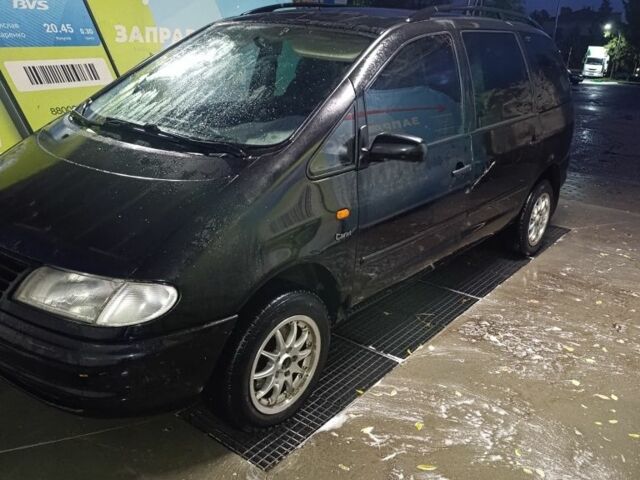 Черный Фольксваген Шаран, объемом двигателя 2 л и пробегом 250 тыс. км за 1799 $, фото 1 на Automoto.ua