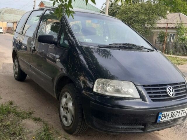 Черный Фольксваген Шаран, объемом двигателя 1.9 л и пробегом 300 тыс. км за 4500 $, фото 1 на Automoto.ua