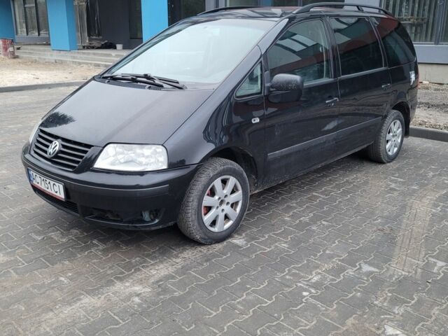 Черный Фольксваген Шаран, объемом двигателя 1.9 л и пробегом 450 тыс. км за 3200 $, фото 1 на Automoto.ua