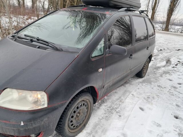 Черный Фольксваген Шаран, объемом двигателя 2 л и пробегом 312 тыс. км за 2709 $, фото 1 на Automoto.ua